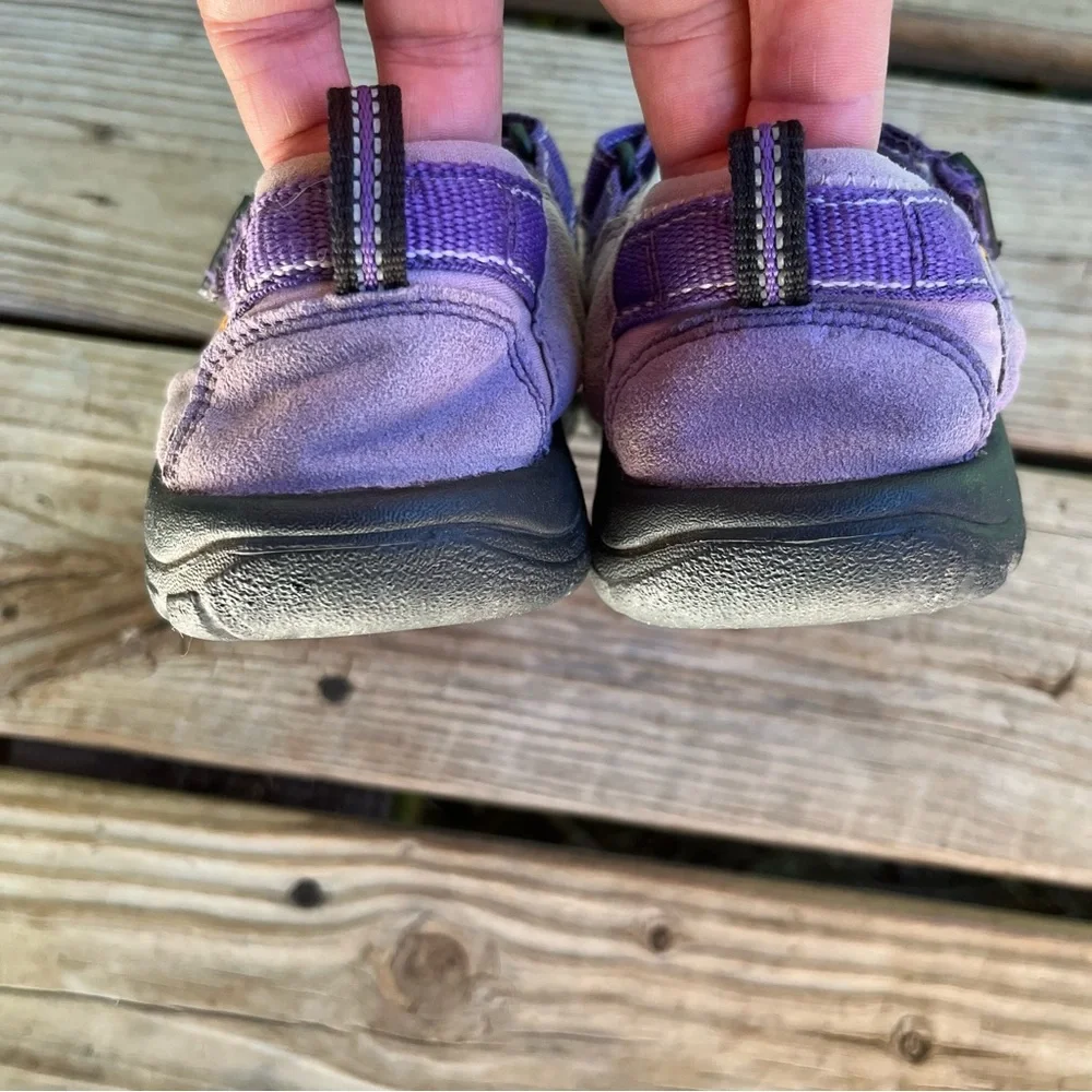 Keen Newport H2 Kids Waterproof‎ Sandals Size 5 Purple/ Black (bin#9)